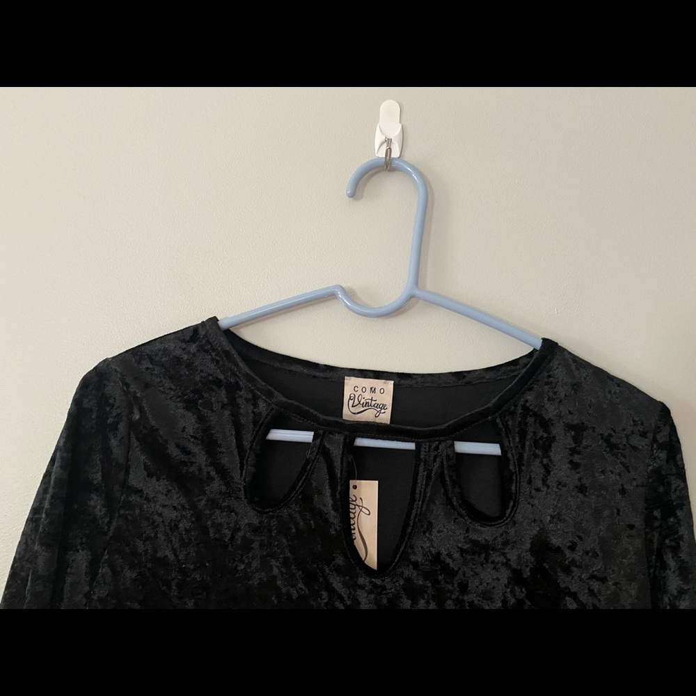 5 for $25 Como Vintage Black Velvet Keyhole Top - Picture 3 of 5